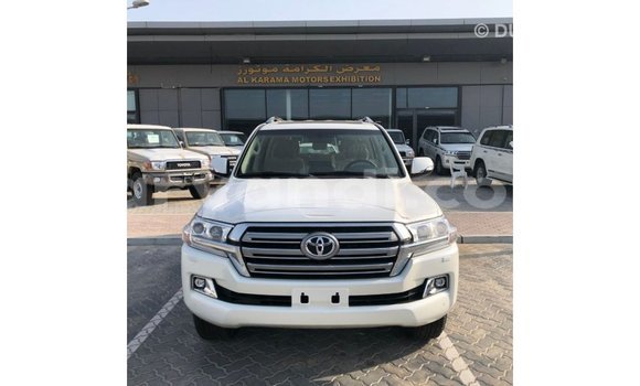 Acheter Import Voiture Toyota Land Cruiser Blanc à Import - Dubai, Zambie Acheter Import Voiture Toyota Land Cruiser Blanc à Import - Dubai, Zambie