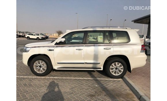 Acheter Import Voiture Toyota Land Cruiser Blanc à Import - Dubai, Zambie Acheter Import Voiture Toyota Land Cruiser Blanc à Import - Dubai, Zambie