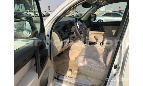 Acheter Import Voiture Toyota Land Cruiser Blanc à Import - Dubai, Zambie Acheter Import Voiture Toyota Land Cruiser Blanc à Import - Dubai, Zambie