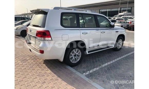 Acheter Import Voiture Toyota Land Cruiser Blanc à Import - Dubai, Zambie Acheter Import Voiture Toyota Land Cruiser Blanc à Import - Dubai, Zambie