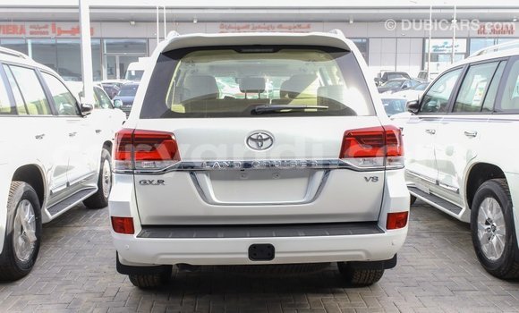 Acheter Import Voiture Toyota Land Cruiser Blanc à Import - Dubai, Zambie Acheter Import Voiture Toyota Land Cruiser Blanc à Import - Dubai, Zambie