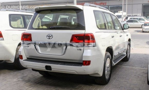 Acheter Import Voiture Toyota Land Cruiser Blanc à Import - Dubai, Zambie Acheter Import Voiture Toyota Land Cruiser Blanc à Import - Dubai, Zambie