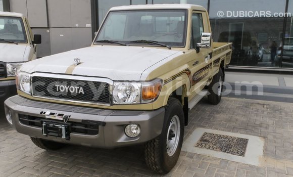 Acheter Import Voiture Toyota Land Cruiser Beige à Import - Dubai, Zambie Acheter Import Voiture Toyota Land Cruiser Beige à Import - Dubai, Zambie