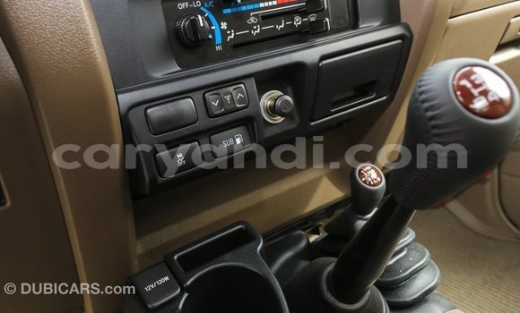 Acheter Import Voiture Toyota Land Cruiser Beige à Import - Dubai, Zambie Acheter Import Voiture Toyota Land Cruiser Beige à Import - Dubai, Zambie