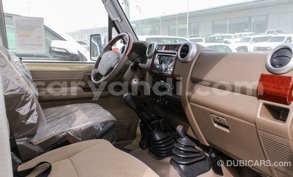 Acheter Import Voiture Toyota Land Cruiser Beige à Import - Dubai, Zambie Acheter Import Voiture Toyota Land Cruiser Beige à Import - Dubai, Zambie