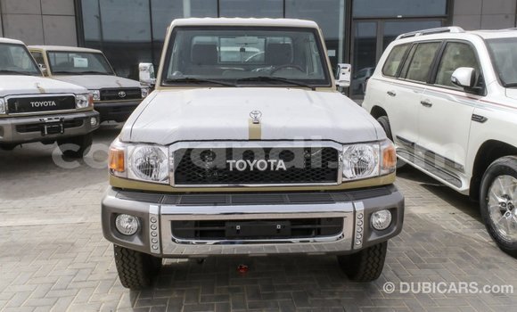 Acheter Import Voiture Toyota Land Cruiser Beige à Import - Dubai, Zambie Acheter Import Voiture Toyota Land Cruiser Beige à Import - Dubai, Zambie