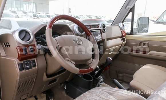 Acheter Import Voiture Toyota Land Cruiser Beige à Import - Dubai, Zambie Acheter Import Voiture Toyota Land Cruiser Beige à Import - Dubai, Zambie