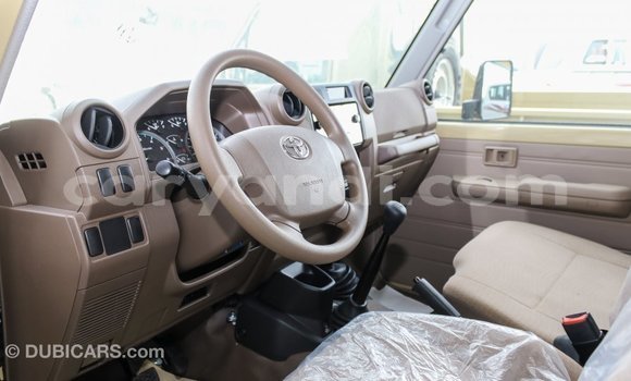 Acheter Import Voiture Toyota Land Cruiser Beige à Import - Dubai, Zambie Acheter Import Voiture Toyota Land Cruiser Beige à Import - Dubai, Zambie