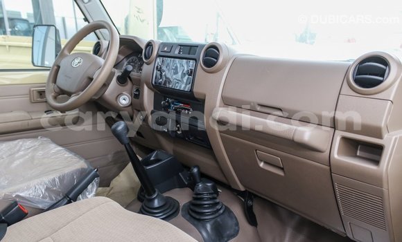 Acheter Import Voiture Toyota Land Cruiser Beige à Import - Dubai, Zambie Acheter Import Voiture Toyota Land Cruiser Beige à Import - Dubai, Zambie