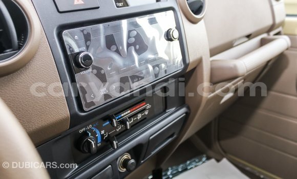 Acheter Import Voiture Toyota Land Cruiser Beige à Import - Dubai, Zambie Acheter Import Voiture Toyota Land Cruiser Beige à Import - Dubai, Zambie