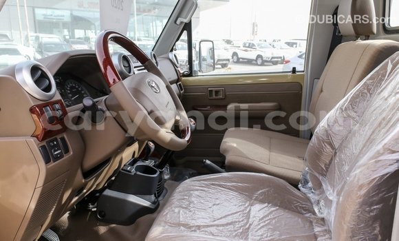 Acheter Import Voiture Toyota Land Cruiser Beige à Import - Dubai, Zambie Acheter Import Voiture Toyota Land Cruiser Beige à Import - Dubai, Zambie