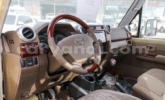 Acheter Import Voiture Toyota Land Cruiser Beige à Import - Dubai, Zambie Acheter Import Voiture Toyota Land Cruiser Beige à Import - Dubai, Zambie