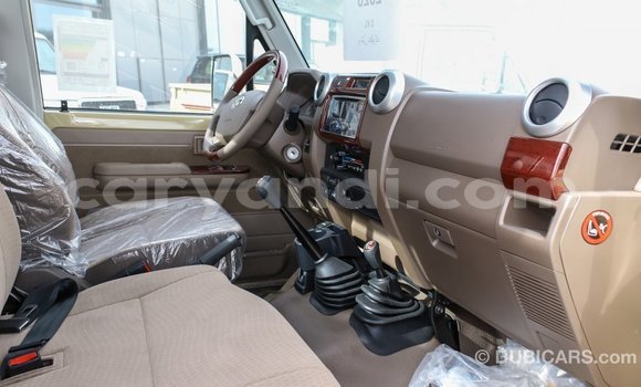 Acheter Import Voiture Toyota Land Cruiser Beige à Import - Dubai, Zambie Acheter Import Voiture Toyota Land Cruiser Beige à Import - Dubai, Zambie