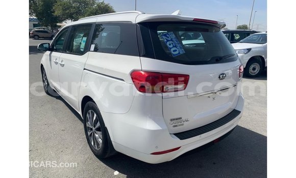 Acheter Import Voiture Kia Carnival Blanc à Import - Dubai, Zambie Acheter Import Voiture Kia Carnival Blanc à Import - Dubai, Zambie