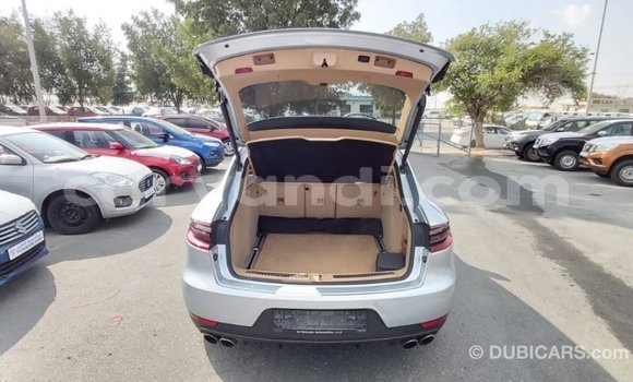 Acheter Import Voiture Porsche Macan Autre à Import - Dubai, Zambie Acheter Import Voiture Porsche Macan Autre à Import - Dubai, Zambie
