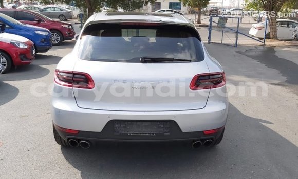 Acheter Import Voiture Porsche Macan Autre à Import - Dubai, Zambie Acheter Import Voiture Porsche Macan Autre à Import - Dubai, Zambie