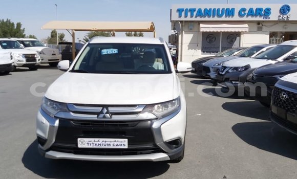 Acheter Import Voiture Mitsubishi Outlander Blanc à Import - Dubai, Zambie Acheter Import Voiture Mitsubishi Outlander Blanc à Import - Dubai, Zambie