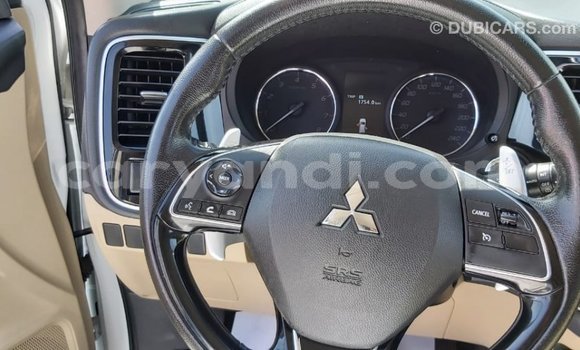 Acheter Import Voiture Mitsubishi Outlander Blanc à Import - Dubai, Zambie Acheter Import Voiture Mitsubishi Outlander Blanc à Import - Dubai, Zambie