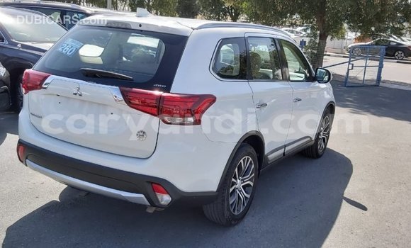 Acheter Import Voiture Mitsubishi Outlander Blanc à Import - Dubai, Zambie Acheter Import Voiture Mitsubishi Outlander Blanc à Import - Dubai, Zambie