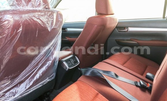 Acheter Import Voiture Toyota Hilux Blanc à Import - Dubai, Zambie Acheter Import Voiture Toyota Hilux Blanc à Import - Dubai, Zambie