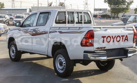 Acheter Import Voiture Toyota Hilux Blanc à Import - Dubai, Zambie Acheter Import Voiture Toyota Hilux Blanc à Import - Dubai, Zambie