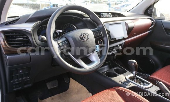 Acheter Import Voiture Toyota Hilux Blanc à Import - Dubai, Zambie Acheter Import Voiture Toyota Hilux Blanc à Import - Dubai, Zambie