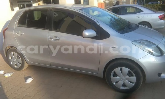 Nunua Ilio tumika Toyota Vitz Fedha Gari ndani ya Chipata nchini Zambia Nunua Ilio tumika Toyota Vitz Fedha Gari ndani ya Chipata nchini Zambia