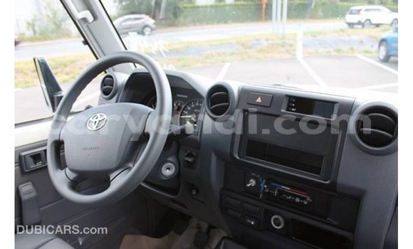 Buy Import Toyota Land Cruiser White Car in Import - Dubai in Zambia Buy Import Toyota Land Cruiser White Car in Import - Dubai in Zambia