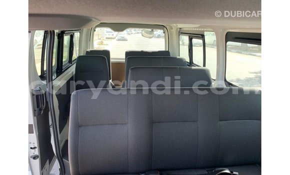 Acheter Import Voiture Toyota Hiace Blanc à Import - Dubai, Zambie Acheter Import Voiture Toyota Hiace Blanc à Import - Dubai, Zambie