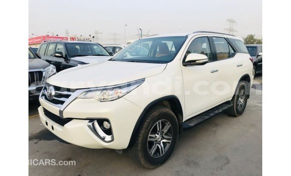 Acheter Import Voiture Toyota Fortuner Blanc à Import - Dubai, Zambie Acheter Import Voiture Toyota Fortuner Blanc à Import - Dubai, Zambie