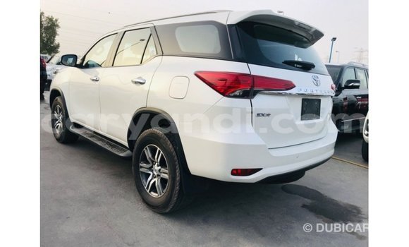 Acheter Import Voiture Toyota Fortuner Blanc à Import - Dubai, Zambie Acheter Import Voiture Toyota Fortuner Blanc à Import - Dubai, Zambie