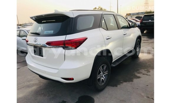 Acheter Import Voiture Toyota Fortuner Blanc à Import - Dubai, Zambie Acheter Import Voiture Toyota Fortuner Blanc à Import - Dubai, Zambie