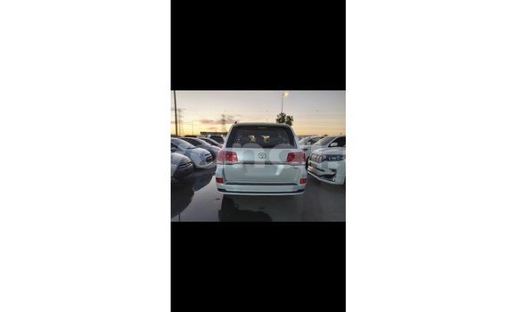 Tenga Imported Toyota Land Cruiser Chena Mota in Import - Dubai in Zambia Tenga Imported Toyota Land Cruiser Chena Mota in Import - Dubai in Zambia