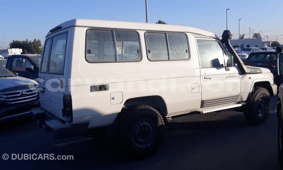 Acheter Import Voiture Toyota Land Cruiser Blanc à Import - Dubai, Zambie Acheter Import Voiture Toyota Land Cruiser Blanc à Import - Dubai, Zambie