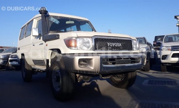 Acheter Import Voiture Toyota Land Cruiser Blanc à Import - Dubai, Zambie Acheter Import Voiture Toyota Land Cruiser Blanc à Import - Dubai, Zambie