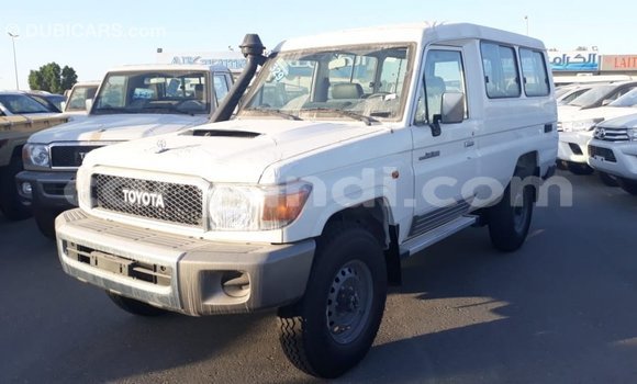 Acheter Import Voiture Toyota Land Cruiser Blanc à Import - Dubai, Zambie Acheter Import Voiture Toyota Land Cruiser Blanc à Import - Dubai, Zambie