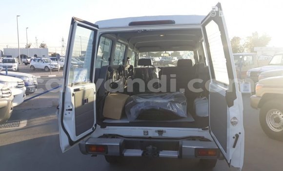 Acheter Import Voiture Toyota Land Cruiser Blanc à Import - Dubai, Zambie Acheter Import Voiture Toyota Land Cruiser Blanc à Import - Dubai, Zambie