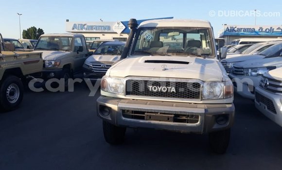 Acheter Import Voiture Toyota Land Cruiser Blanc à Import - Dubai, Zambie Acheter Import Voiture Toyota Land Cruiser Blanc à Import - Dubai, Zambie
