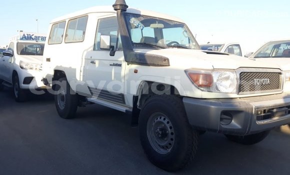 Acheter Import Voiture Toyota Land Cruiser Blanc à Import - Dubai, Zambie Acheter Import Voiture Toyota Land Cruiser Blanc à Import - Dubai, Zambie