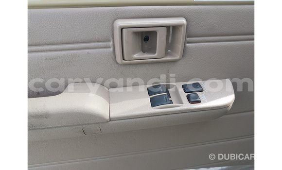 Nunua Imported Toyota Land Cruiser Beige Gari ndani ya Import - Dubai nchini Zambia Nunua Imported Toyota Land Cruiser Beige Gari ndani ya Import - Dubai nchini Zambia