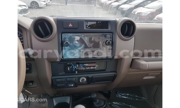 Nunua Imported Toyota Land Cruiser Beige Gari ndani ya Import - Dubai nchini Zambia Nunua Imported Toyota Land Cruiser Beige Gari ndani ya Import - Dubai nchini Zambia