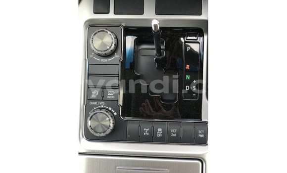 Tenga Imported Toyota Land Cruiser Chena Mota in Import - Dubai in Zambia Tenga Imported Toyota Land Cruiser Chena Mota in Import - Dubai in Zambia