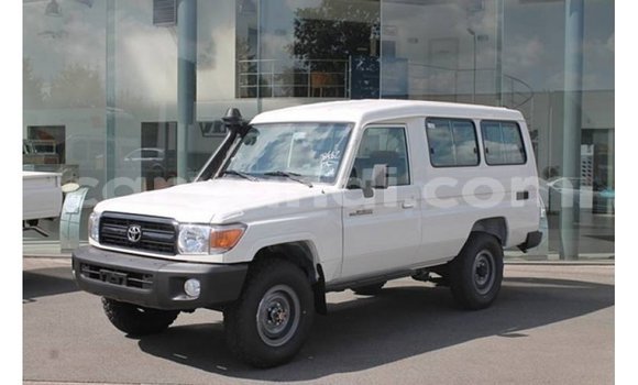 Acheter Import Voiture Toyota Land Cruiser Blanc à Import - Dubai, Zambie Acheter Import Voiture Toyota Land Cruiser Blanc à Import - Dubai, Zambie