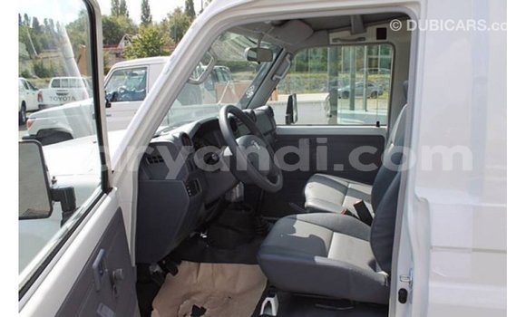 Acheter Import Voiture Toyota Land Cruiser Blanc à Import - Dubai, Zambie Acheter Import Voiture Toyota Land Cruiser Blanc à Import - Dubai, Zambie