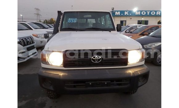 Nunua Imported Toyota Land Cruiser Nyeupe Gari ndani ya Import - Dubai nchini Zambia Nunua Imported Toyota Land Cruiser Nyeupe Gari ndani ya Import - Dubai nchini Zambia