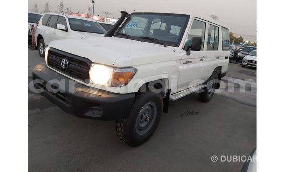 Nunua Imported Toyota Land Cruiser Nyeupe Gari ndani ya Import - Dubai nchini Zambia Nunua Imported Toyota Land Cruiser Nyeupe Gari ndani ya Import - Dubai nchini Zambia