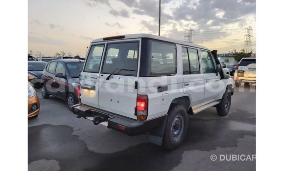 Nunua Imported Toyota Land Cruiser Nyeupe Gari ndani ya Import - Dubai nchini Zambia Nunua Imported Toyota Land Cruiser Nyeupe Gari ndani ya Import - Dubai nchini Zambia