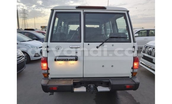 Nunua Imported Toyota Land Cruiser Nyeupe Gari ndani ya Import - Dubai nchini Zambia Nunua Imported Toyota Land Cruiser Nyeupe Gari ndani ya Import - Dubai nchini Zambia