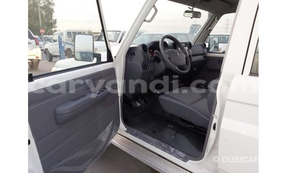 Nunua Imported Toyota Land Cruiser Nyeupe Gari ndani ya Import - Dubai nchini Zambia Nunua Imported Toyota Land Cruiser Nyeupe Gari ndani ya Import - Dubai nchini Zambia