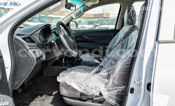 Acheter Import Voiture Mitsubishi L200 Blanc à Import - Dubai, Zambie Acheter Import Voiture Mitsubishi L200 Blanc à Import - Dubai, Zambie